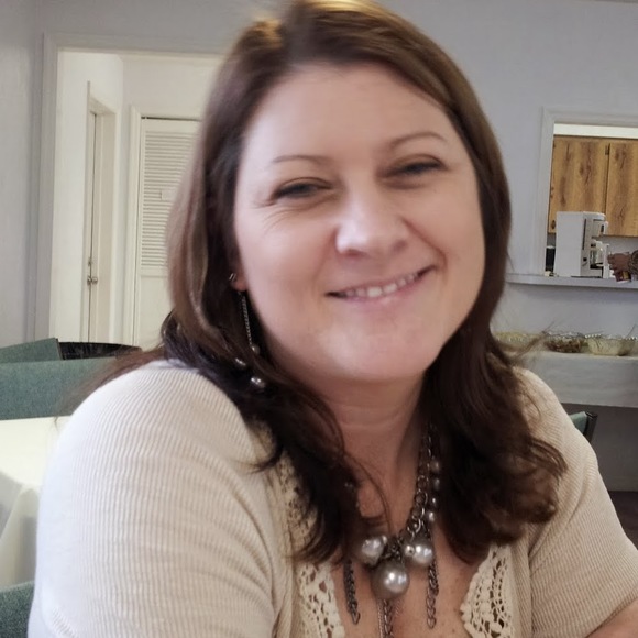 Meet your Posher, Angie - Picture 1 of 1